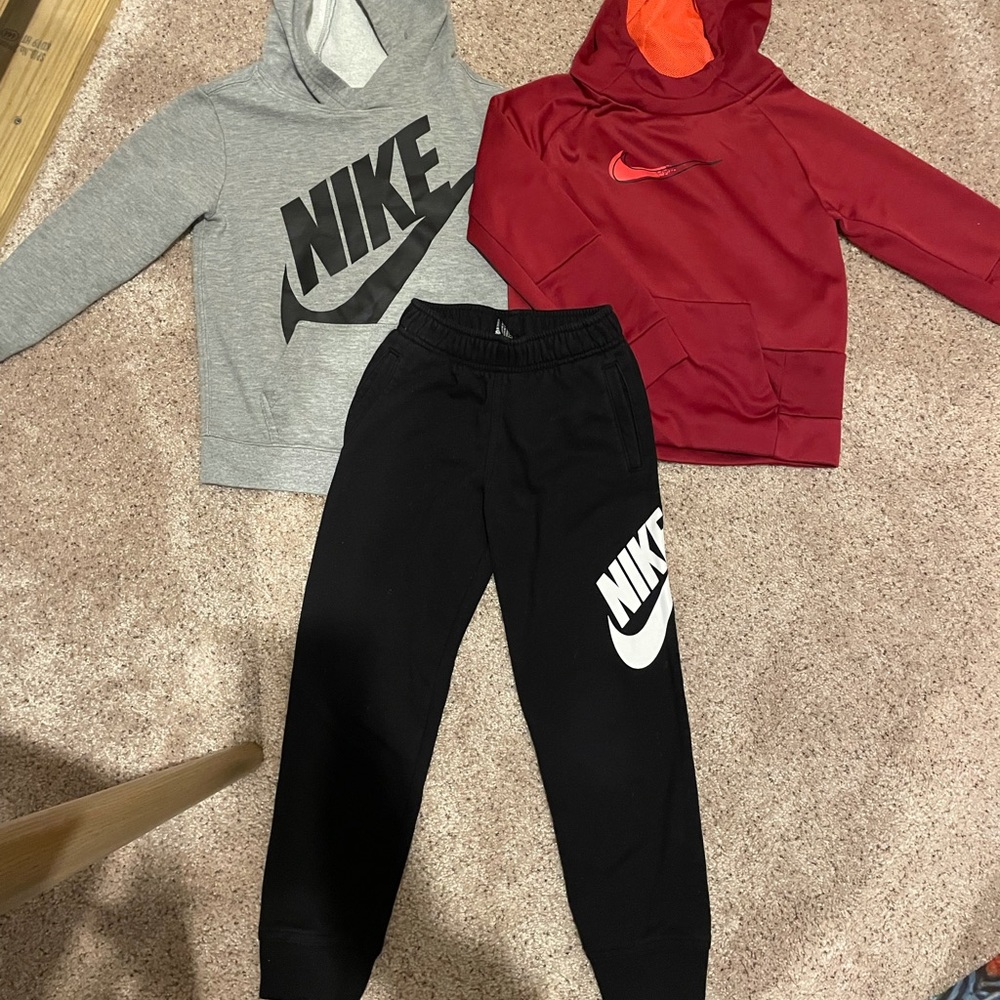 Nike Boys Sweatshirts and Sweatpants